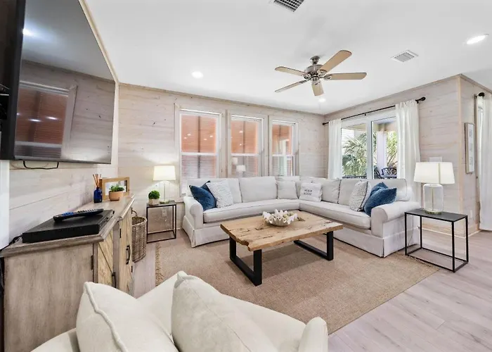 Holiday home Lil Js Getaway At Romeo #3 By Youngs Suncoast *